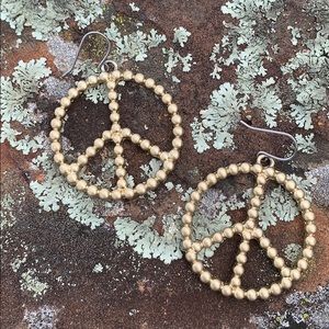 Earrings. So FUN to wear! ✌️